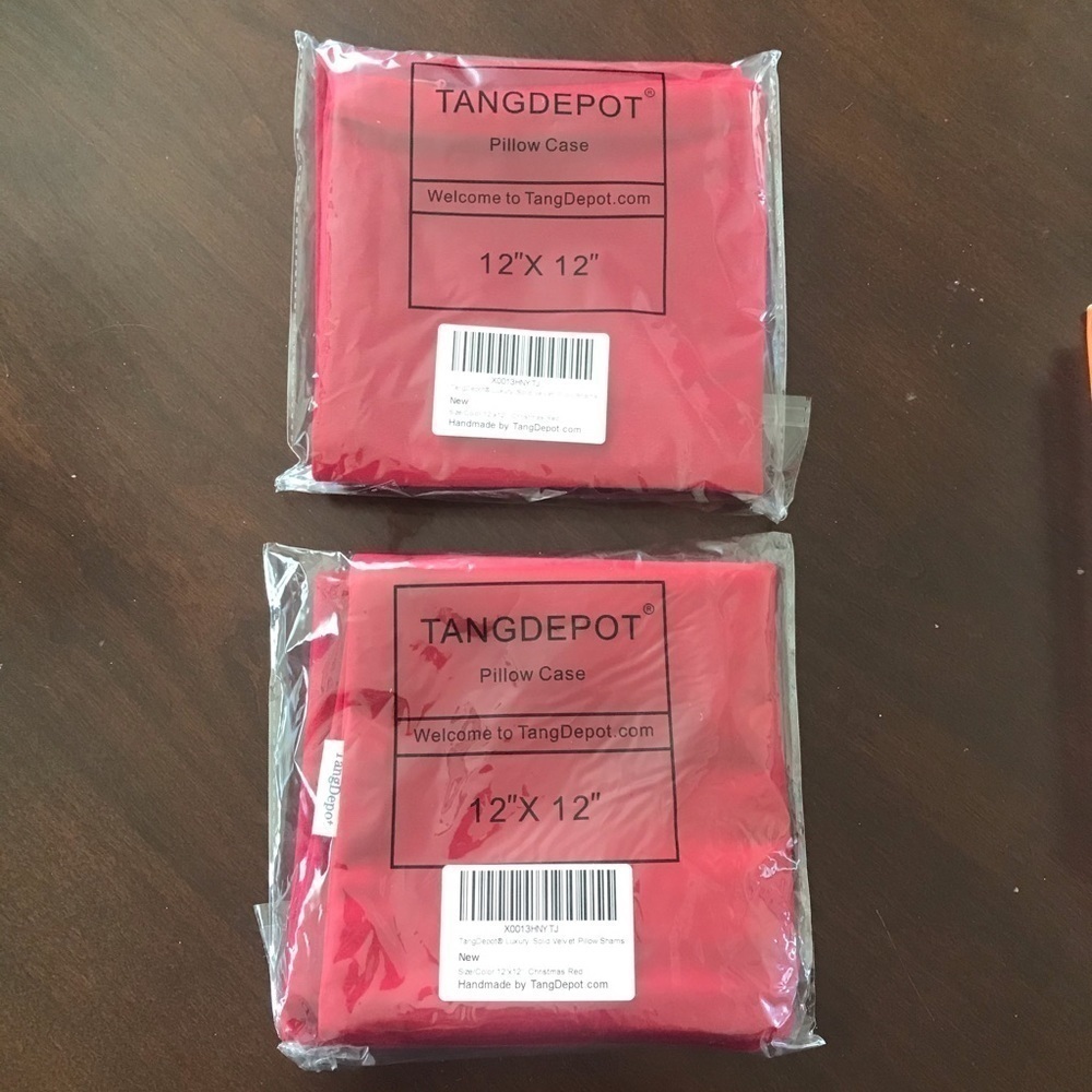Throw‎ Pillow Christmas Red Covers 12x12 - Picture 2 of 4